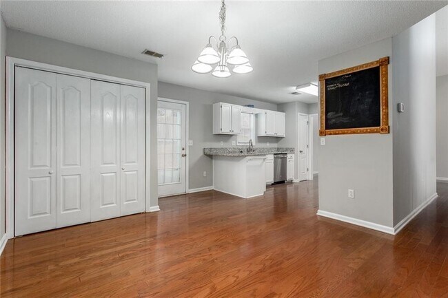 Building Photo - 430 Auldon Ct SE