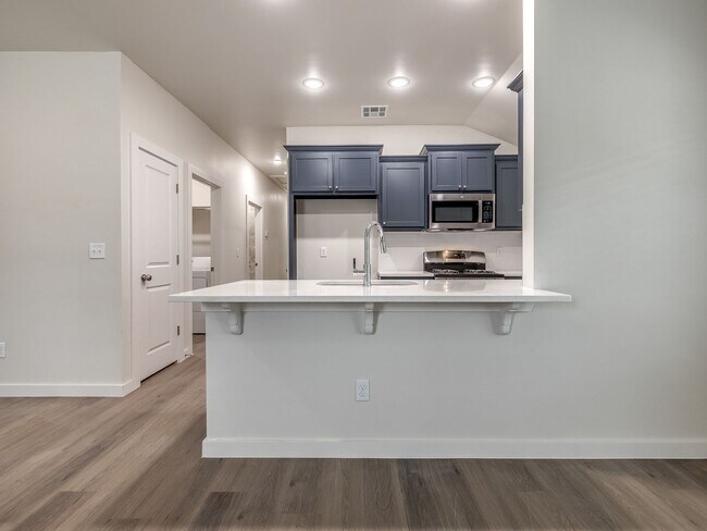 Building Photo - Stylish & Spacious 3-Bedroom Duplex in North Oklahoma City