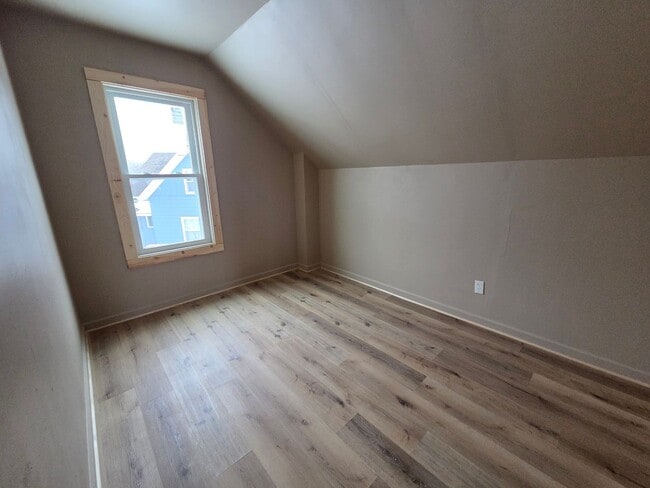 Building Photo - Freshly Updated 4 Bedroom 1 Bath Single Family Home in Marinette