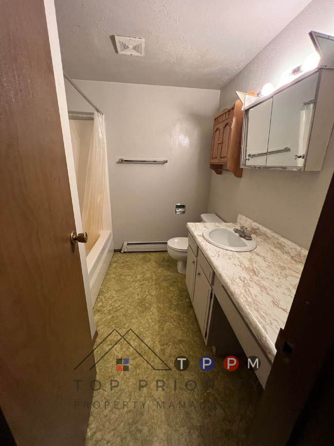 Building Photo - 1 Bedroom | 1 Bathroom Unit in Charles Cit...