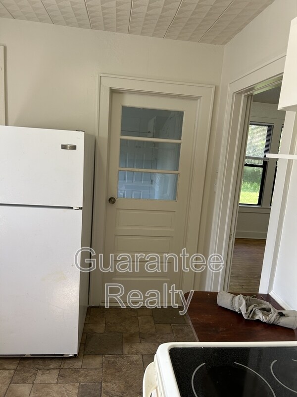 Building Photo - 2246 SE 3rd Ave