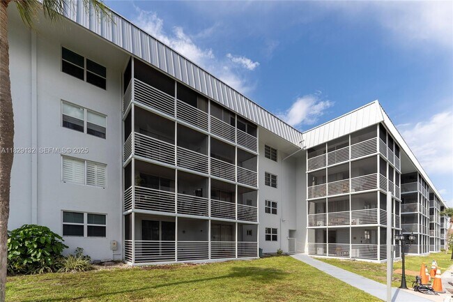 Building Photo - 3551 NE 169th St