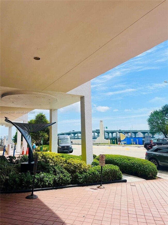 Building Photo - 555 NE 15th St