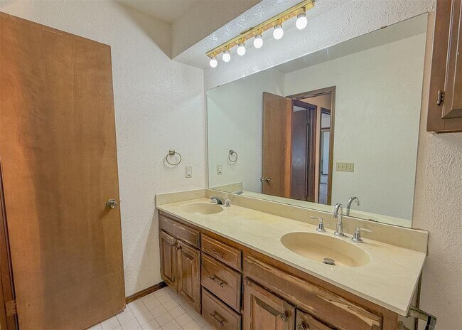 Building Photo - 3908 NW 68th St