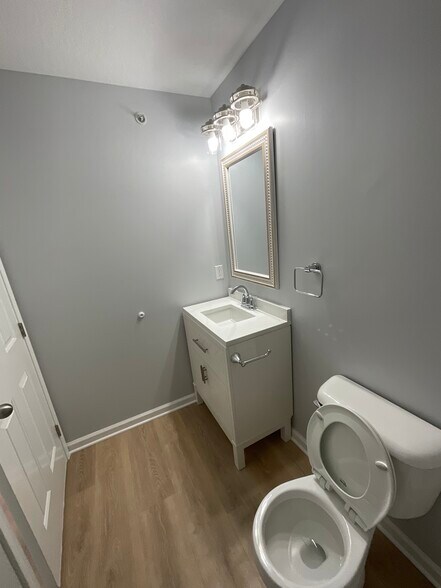 Building Photo - 28957 Cullen Dr