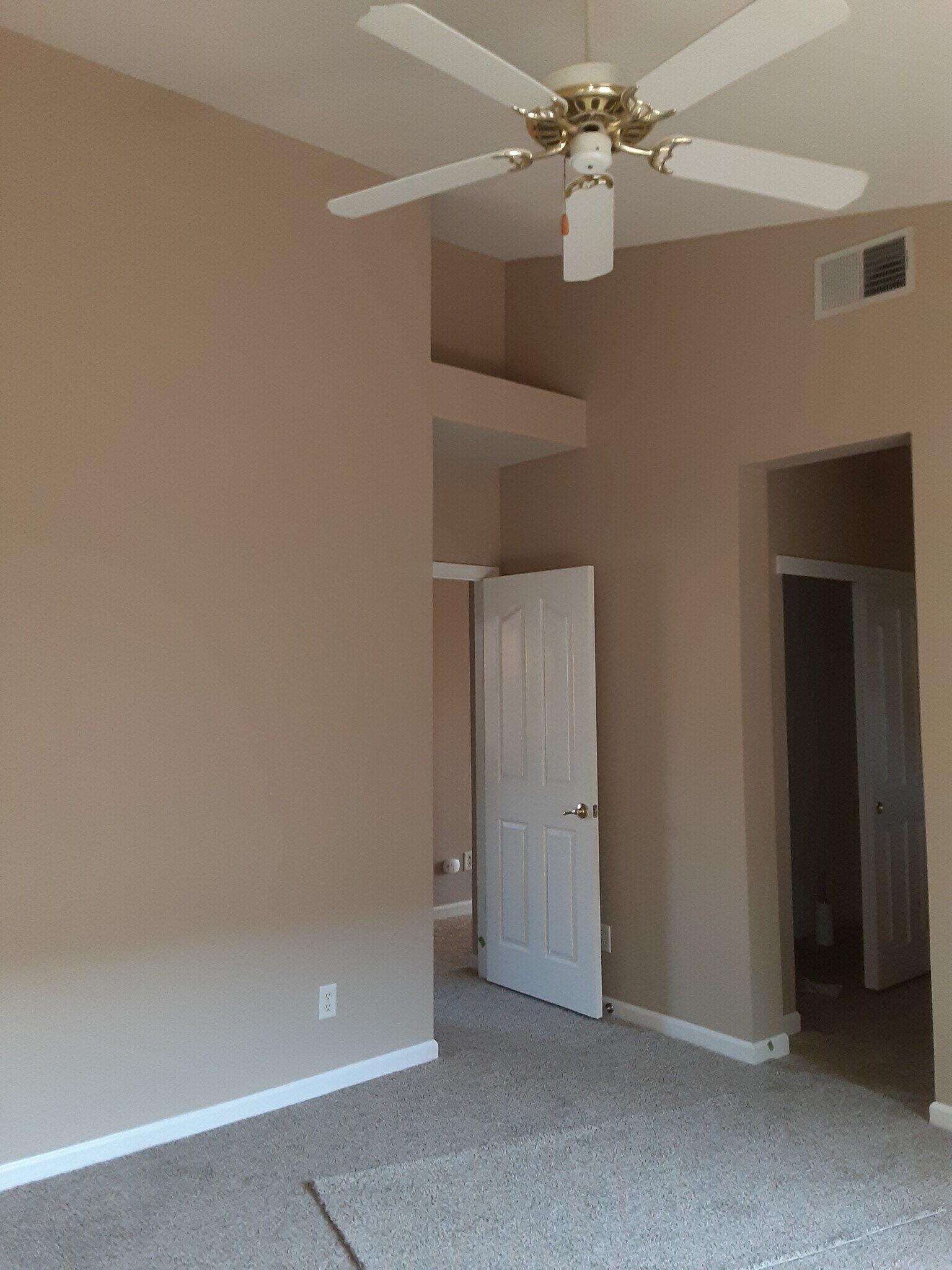 Building Photo - 612 Cascade Dr