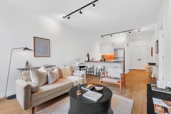 Building Photo - 328 Pacific Ave