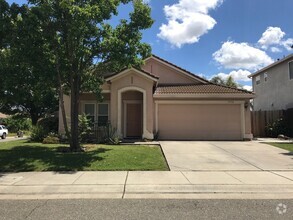 Building Photo - Great 3 Bedroom 2 Bathroom Home