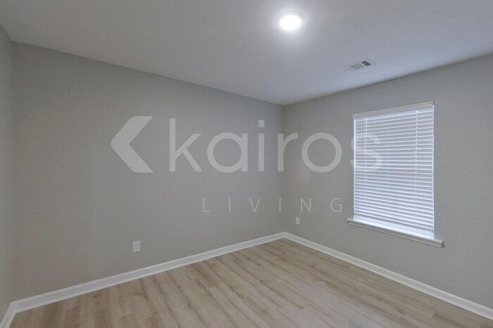 Building Photo - 394 Angela St