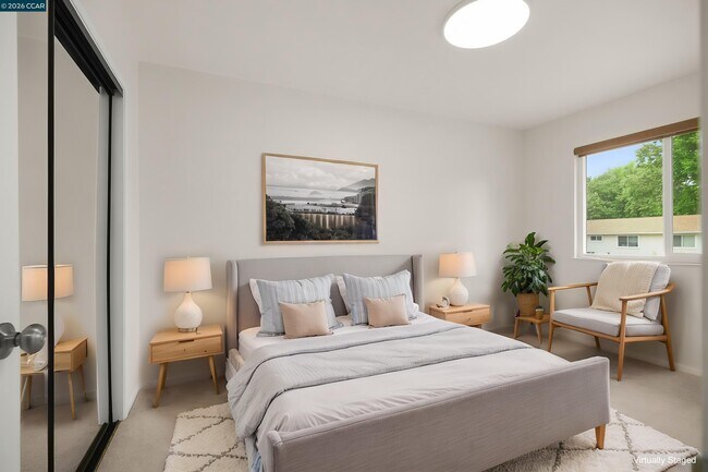 Building Photo - 560 La Copita Ct