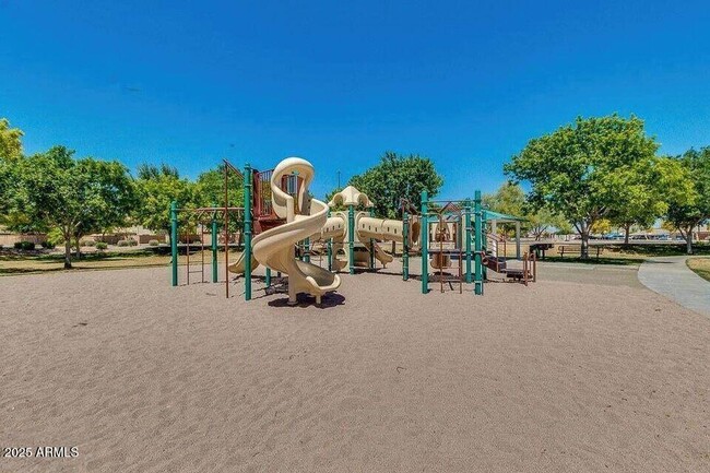 Building Photo - 2874 W Mineral Butte Dr