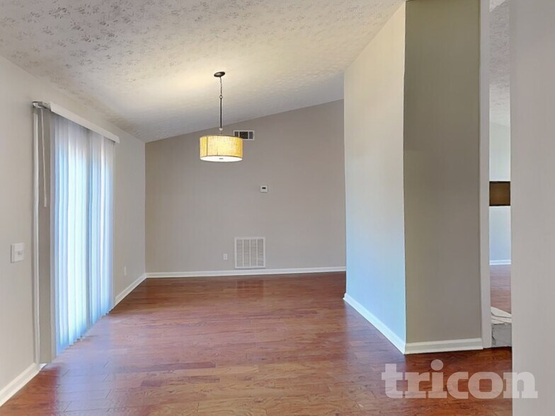 Building Photo - 414 River Point Dr