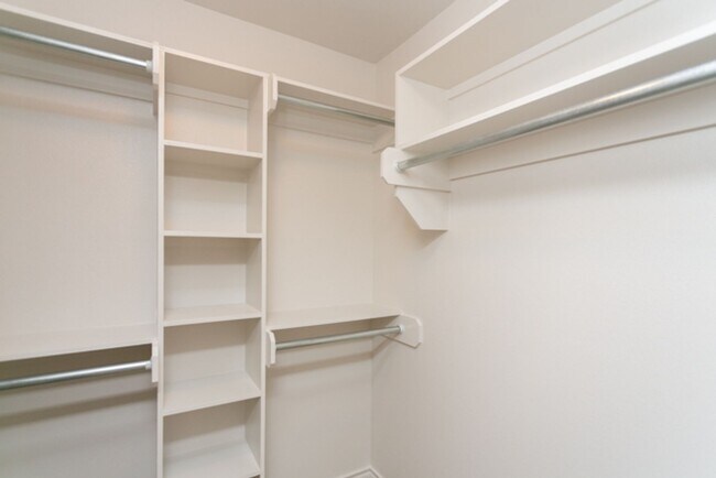 Building Photo - MOVE IN READY- Single Family Home- 3bedroo...