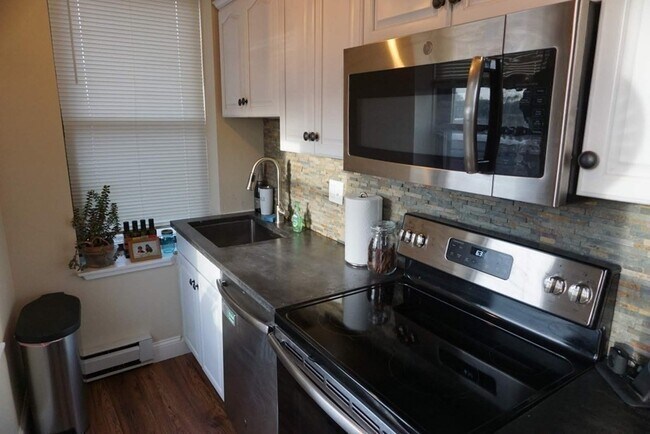 Building Photo - 2 Cypress Rd