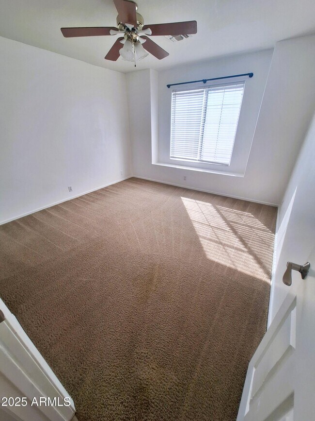 Building Photo - 8136 W Stella Ave