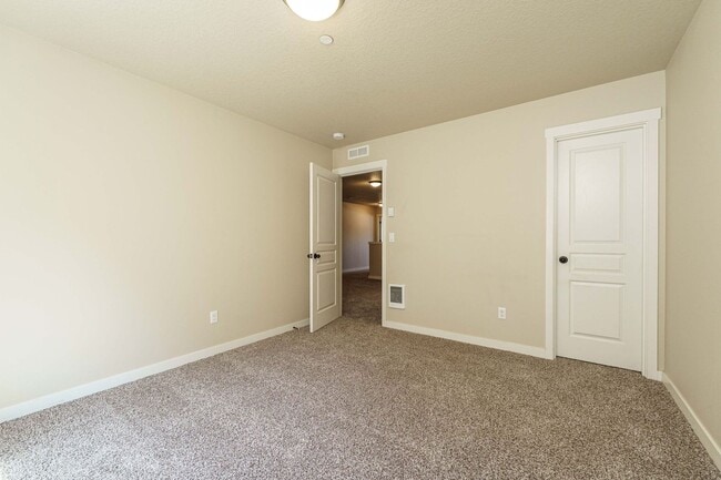 Building Photo - ASK ABOUT OUR AUGUST MOVE IN SPECIAL: Spac...