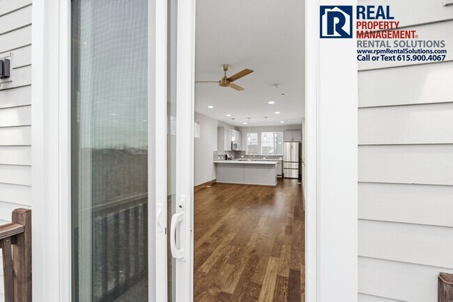 Building Photo - HALF OFF FIRST MONTHS RENT! Lovely 2BR/1.5BA end unit condo 5 mins from Downtown Nashville, washe...