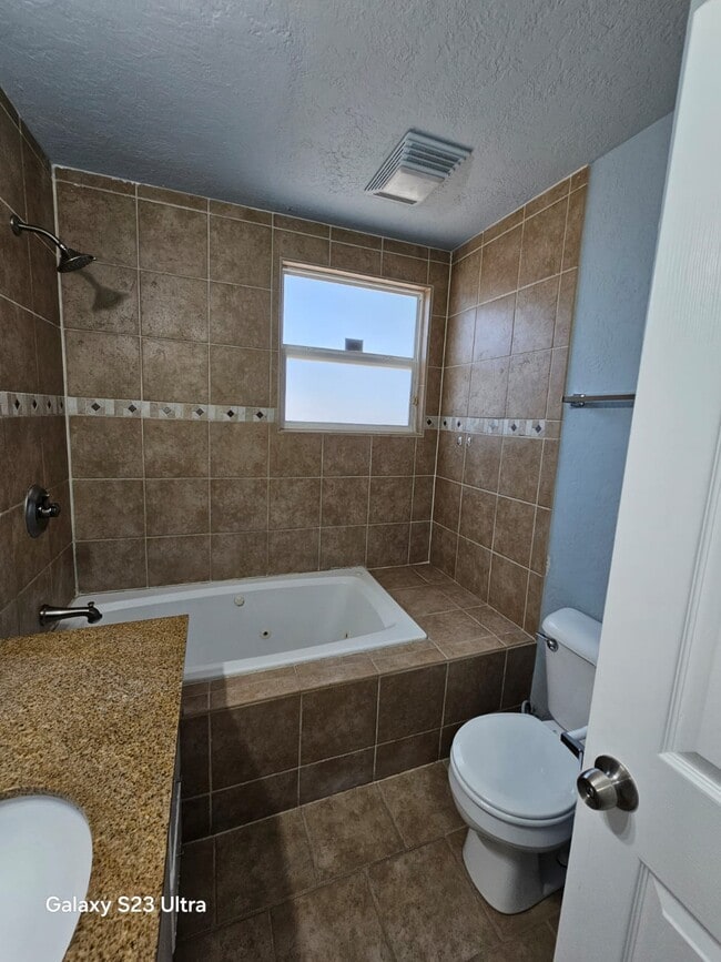 Building Photo - 908 NW 20th St