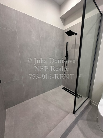 Building Photo - 3207 N Narragansett Ave