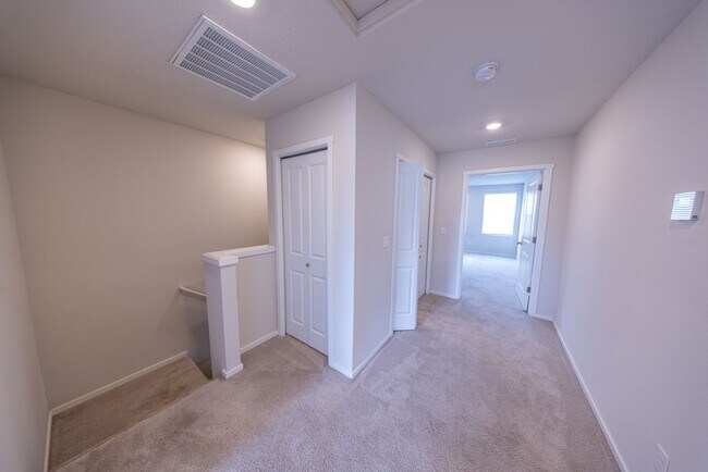 Building Photo - 6313 NE 61st Ave