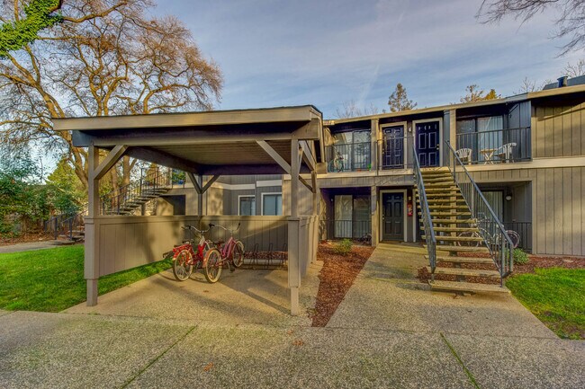 Building Photo - 1212 Sacramento W Ave