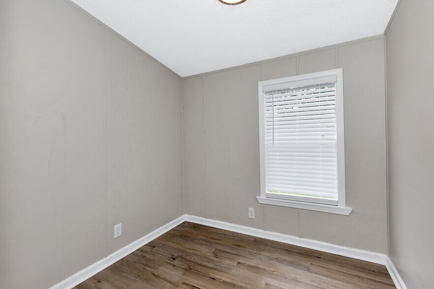 Building Photo - 415 W Limestone Rd