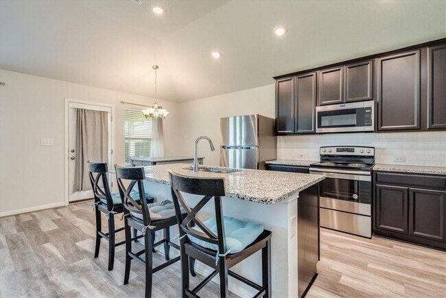 Building Photo - 117 Balsam St