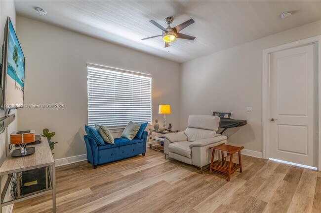 Building Photo - 4658 Greenway Dr