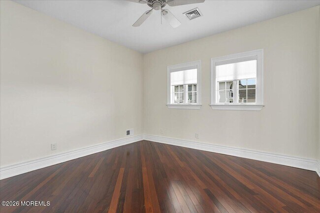 Building Photo - 410 1st Ave