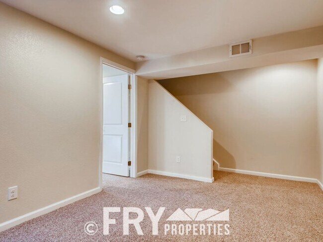 Building Photo - Beautifully remodeled 3-bedroom, 2.5-bath duplex in Wheat Ridge