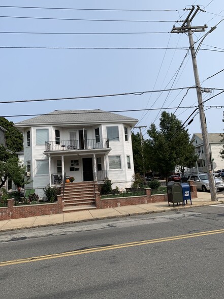 Primary Photo - 560 Main St