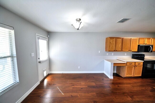 Building Photo - Beautiful home in the desirable Trails of Kensington Ranch, Schertz, TX - Realtor Commission: $500