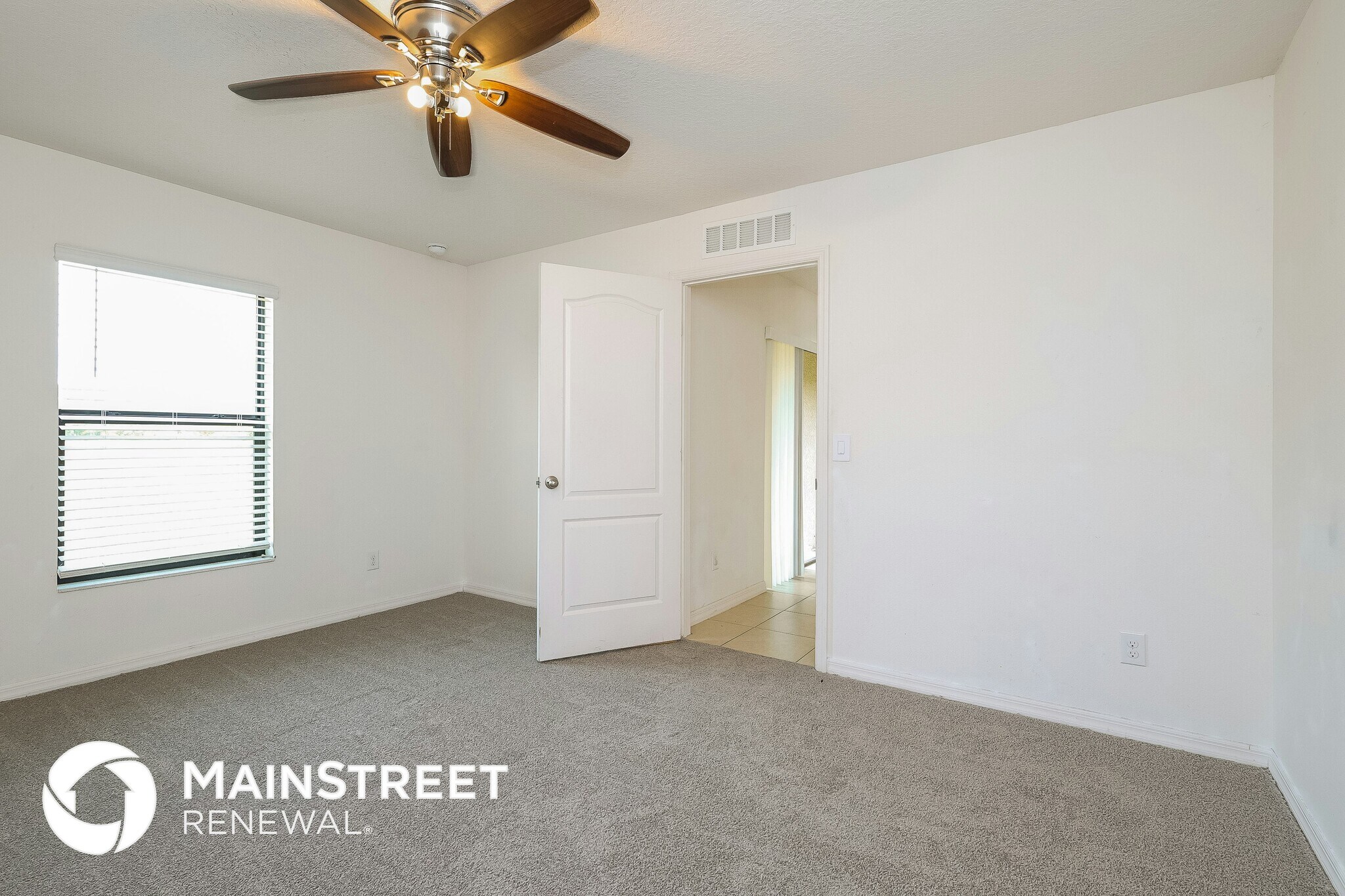 Building Photo - 1499 Swan Lake Cir