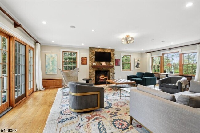 Building Photo - 236 Long Hill Dr