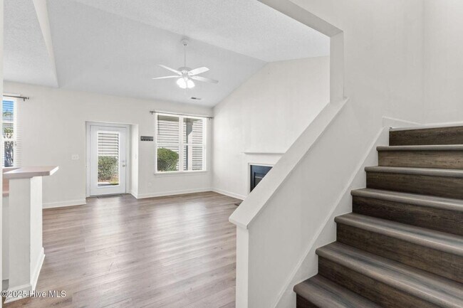 Building Photo - 321 S Kerr Ave