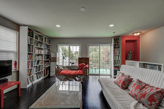 Building Photo - 124 Meridian Ln