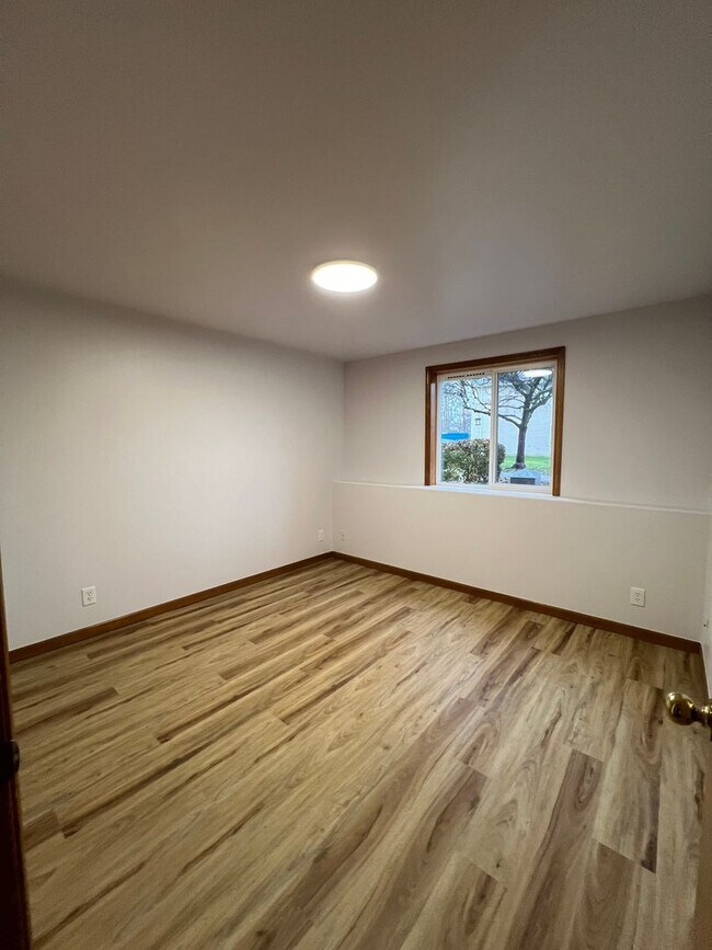 Building Photo - 4244 Wintergreen Cir