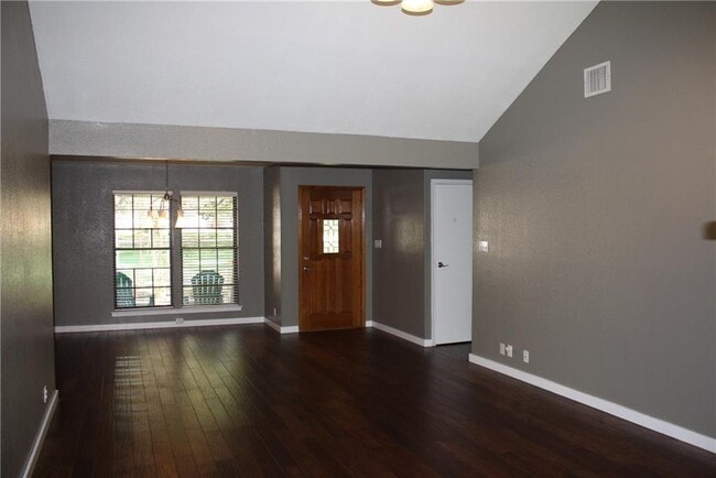 Building Photo - 309 Juniper Dr