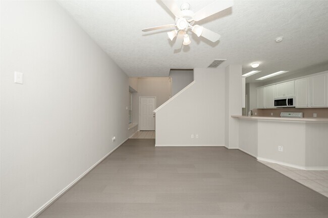 Building Photo - 14310 Mirkwood Ln