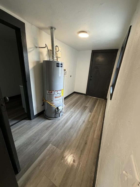 Building Photo - 510 Noble St