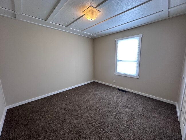 Building Photo - 124 Beard-N