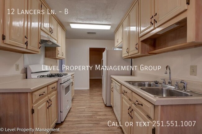 Building Photo - 12 Lancers Ln