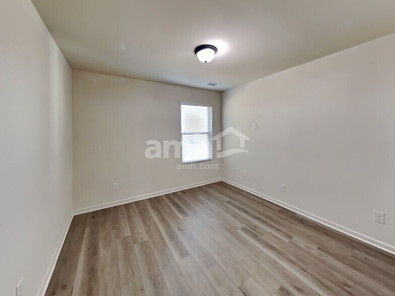 Building Photo - 4025 Clay Ct SE