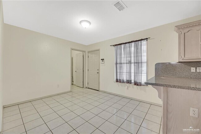 Building Photo - 20 Via Sol Dr