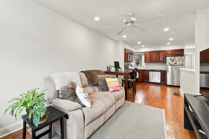 Living Room - 2612 Ellsworth St