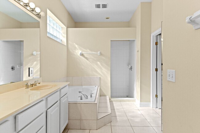 Building Photo - Avalon Park at Turtle Creek 3 bedroom home