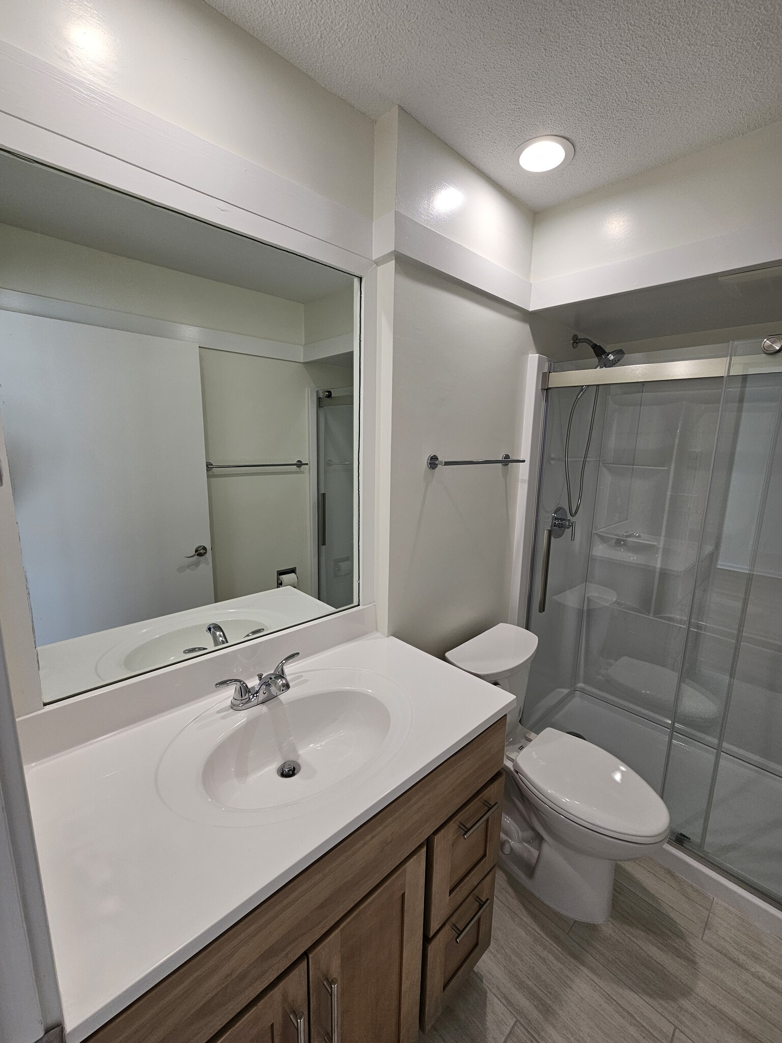 Completely updated main bathroom with walk-in shower - 93 Heritage Vlg