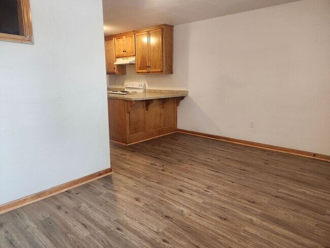 Building Photo - 1405 Neil Ln