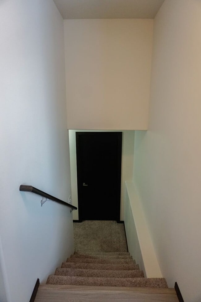 Building Photo - 3 Bed 3 Bath Twin Home