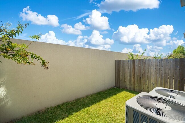 Building Photo - 494 S Centro Cir